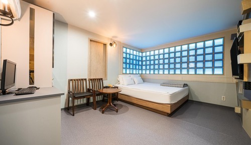 Room (Standard (Randomly provided room + Ne)