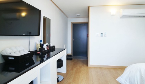 Room (Ondol Room)