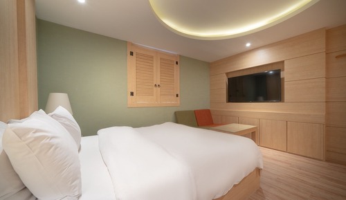 Room (Type C (for walking (no parking)))