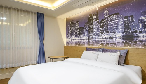 Room (General room (with styler Netflix ava)