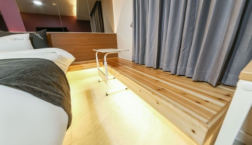 Room (Deluxe (styler &amp; air purifier equ)