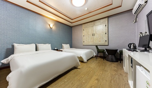 Room (Twin Room (65 inch TV Netflix Access )