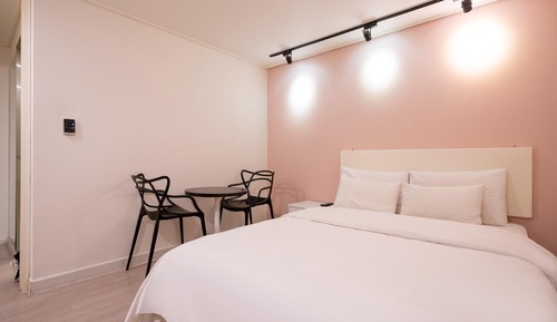 Room (Oversleeping Room (You can watch Netf)