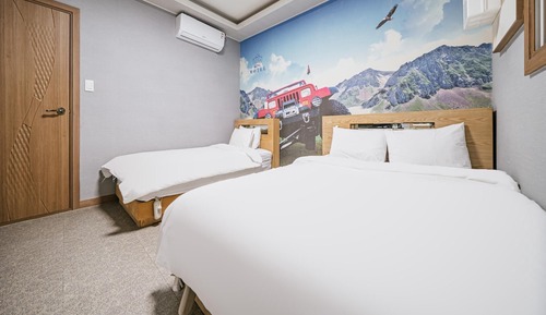 Room (Twin)