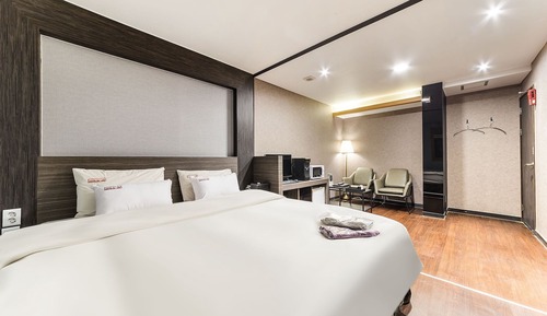 Room (VIP (Netflix + Spa + Microwave))