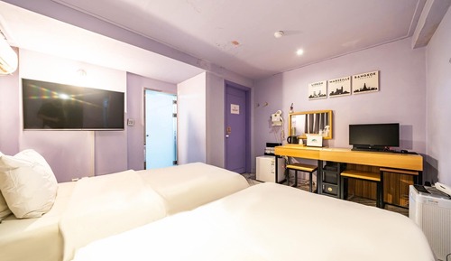 Room (Twin (1 PC bathtub Netflix air purifi)