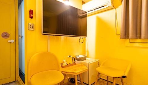 Room (Standard Room (No parking no Netflix )