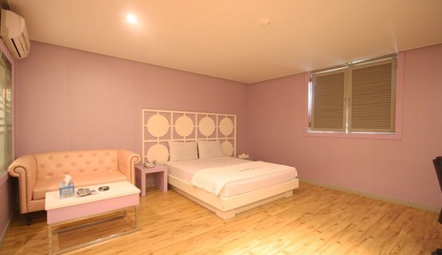 Room (Special room (Spacious room / PC / bi)