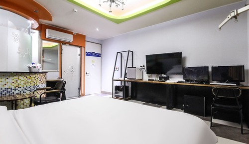 Room (Couple PC (air purifier))