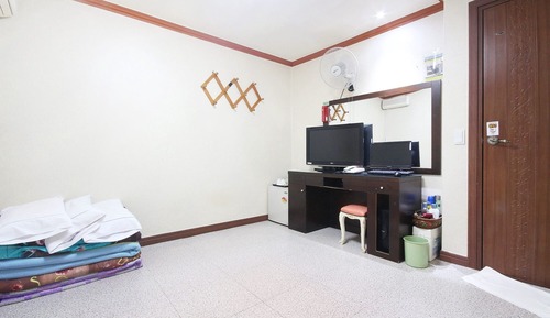 Room (Korean-style Ondol Room)