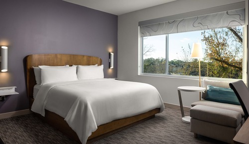 Standard Room, 1 King Bed, Non Smoking (Hearing Accessible)