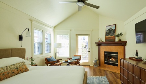 Room, 1 King Bed (Armstrong)