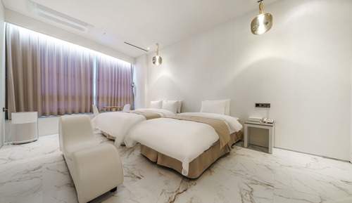 Room (VIP - 4 (handicapped room))