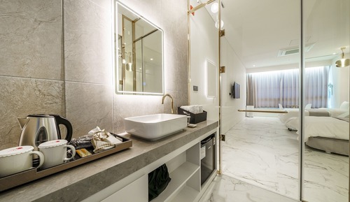 Room (VIP-3)
