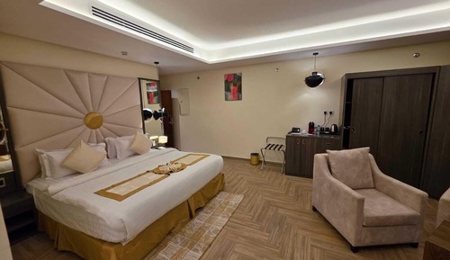 Honeymoon Suite