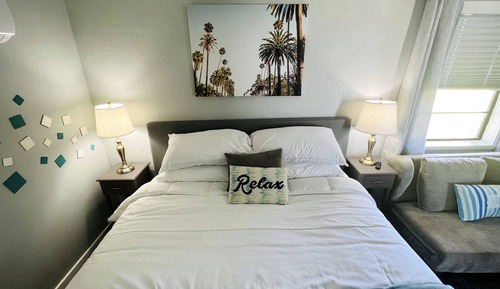 Standard Room, 1 King Bed, Non Smoking (Palms Suite)