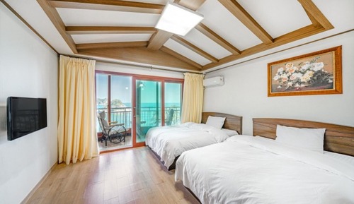 Room (Gold Building 302 (Ocean View 2 Beds))