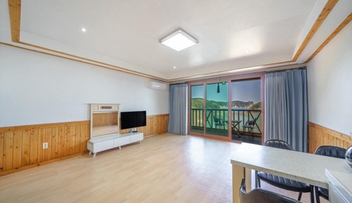 Room (Haedong 202 (ocean view))