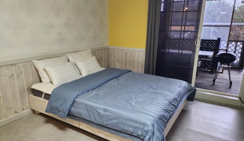 Room (Harmony 1)