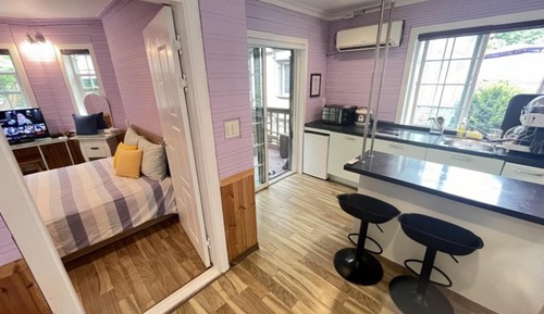 Room (Violet (Private Pet Fence BBQ grill N)