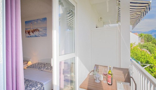 Studio (Studio Apartment with Balcony and Sea)