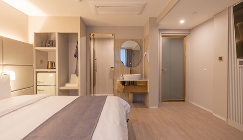 Standard Double Room, 1 Double Bed (Breakfast not available on Sundays)