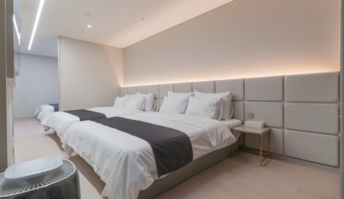 Grand Triple Room (Breakfast not available on Sundays)
