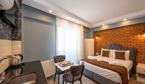 Deluxe Studio Suite