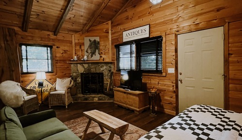 Superior Cabin, 1 King Bed, Mountainside (Pet Friendly)