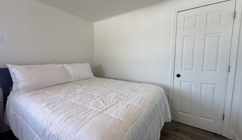 Economy Studio, 1 Queen Bed with Sofa bed, Refrigerator & Microwave, Poolside