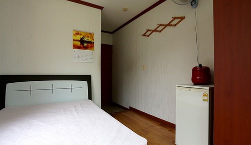 Room (Marriage (425))