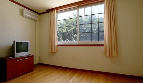 Room (Pied pipe boy (213))