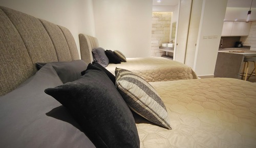 Deluxe Studio Suite