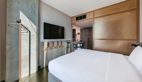 Standard Room, 1 King Bed, Non Smoking (Hearing Accessible)