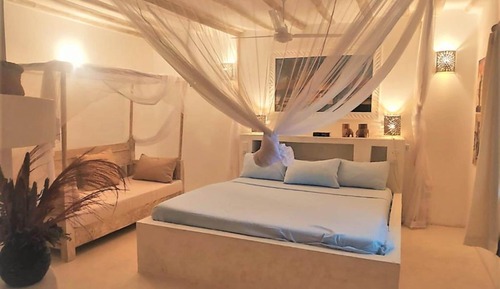 Honeymoon Suite