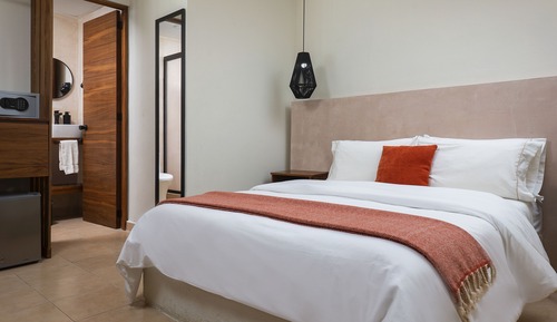 Basic Room, 1 Queen Bed