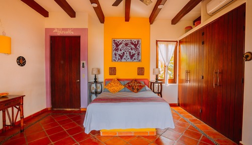 Amarillo Queen Suite