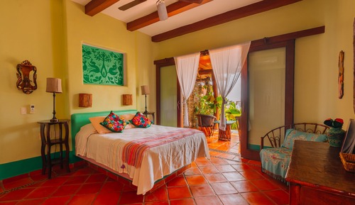 Rosa Queen Suite