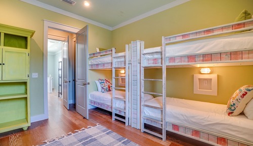 House, 4 Bedrooms, Pool Access