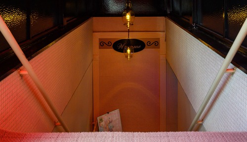 Double Room, Smoking