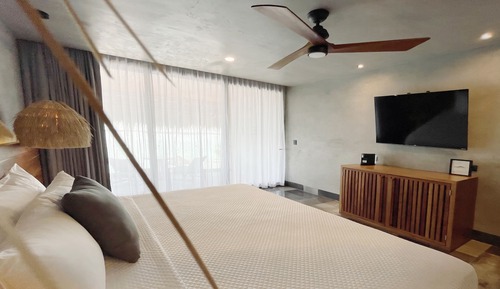 Deluxe Room, 1 King Bed, Balcony, Lagoon View