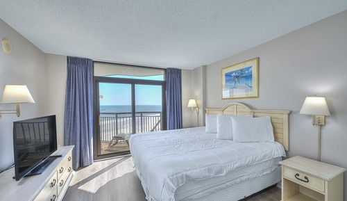 Classic Condo, 3 Bedrooms (817)