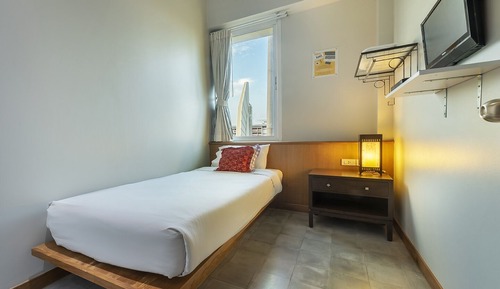 Standard Single Room (Shared Bathroom)