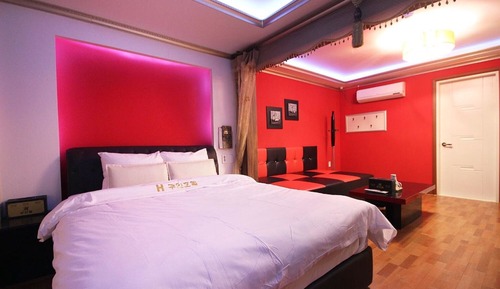 Room (Suite)