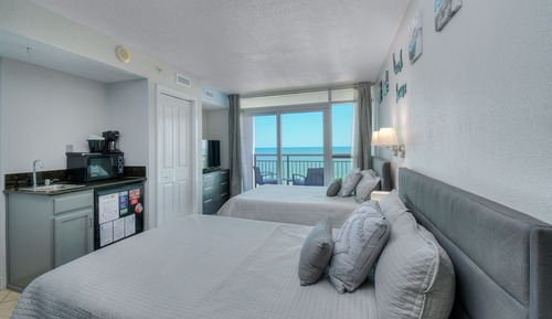 Studio, 2 Queen Beds, Balcony, Oceanfront (604B)