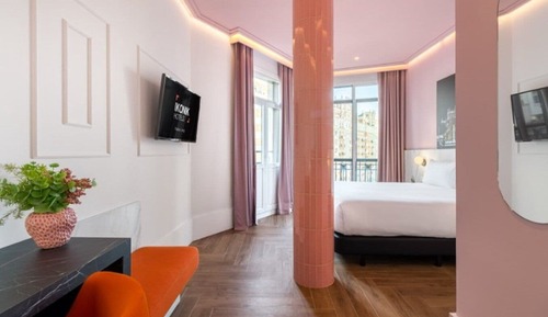 Double Room (with Gran Via views)