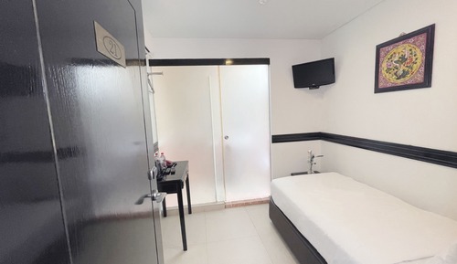 Standard Single Room with Skylight (No Window)