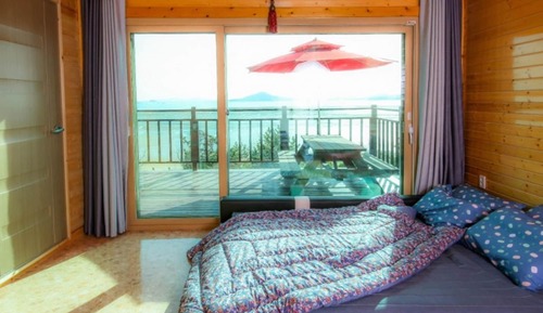 Room (Family Room 6 (Ondol))