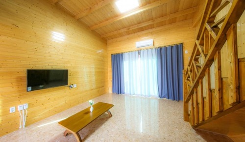 Room (Family Room 2)