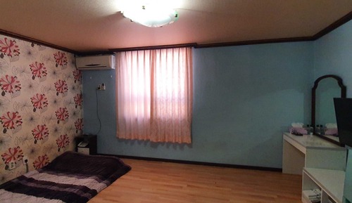 Room (Ondol Room)